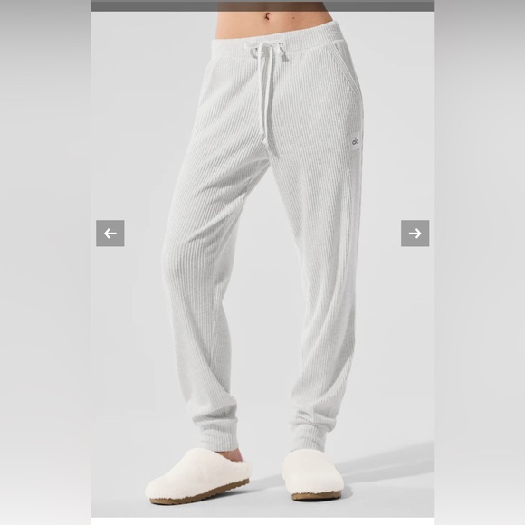 Alo yoga muse sweatpant in white heather - Picture 8 of 8